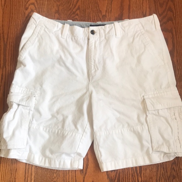 Tommy Hilfiger cargo shorts. - Picture 1 of 6